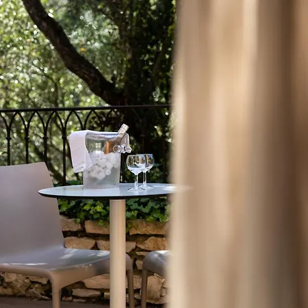 מלון Corniche Du Liouquet 3*