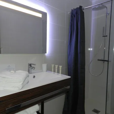 Corniche Du Liouquet מלון