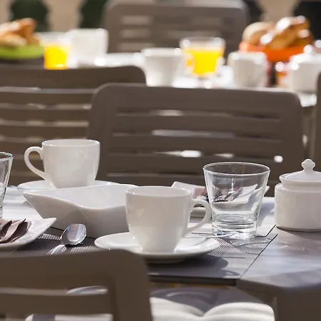 Corniche Du Liouquet מלון