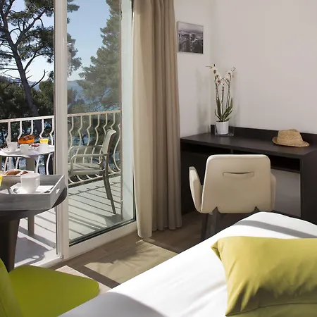 מלון Corniche Du Liouquet 3*