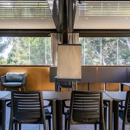 Corniche Du Liouquet מלון