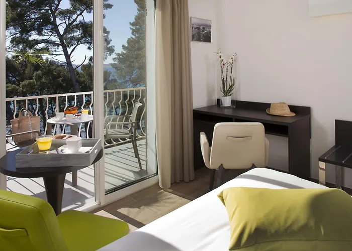 Hotel Corniche Du Liouquet 3*