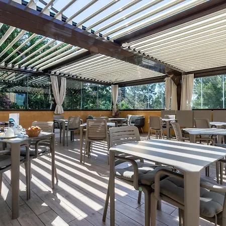 Hotel Corniche Du Liouquet 3*