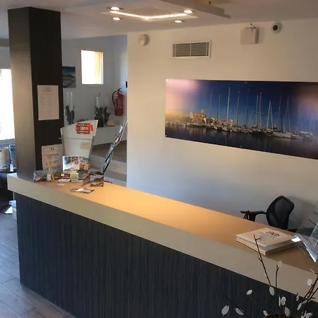 Corniche Du Liouquet Hotel