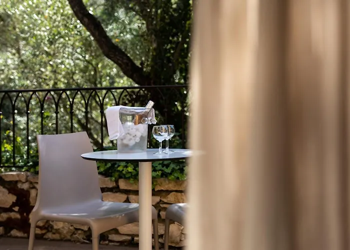 Отель Corniche Du Liouquet 3*