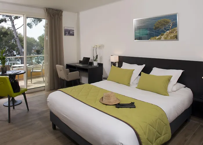 Corniche Du Liouquet Отель 3*