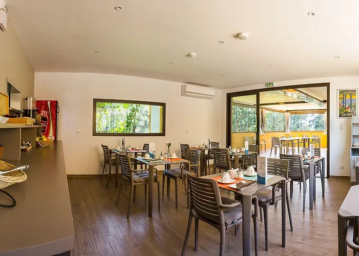 Отель Corniche Du Liouquet