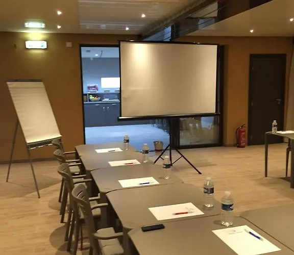 Отель Corniche Du Liouquet 3*