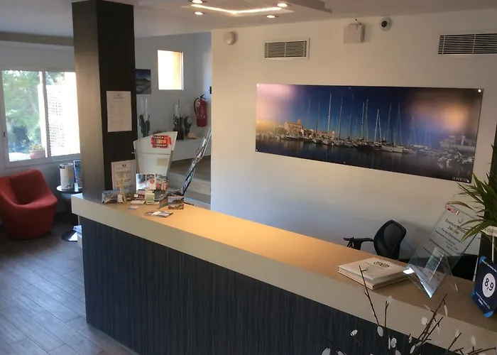 Corniche Du Liouquet Отель